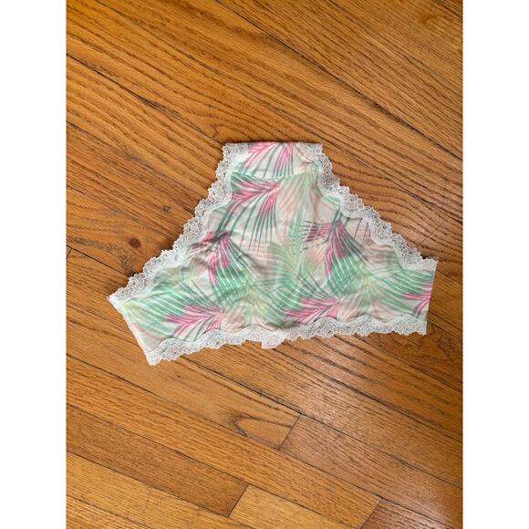 Victoria's Secret Bra and Panty set - Picture 8 of 8